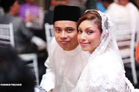 Tan sri dato' azman hashim was born in july 1939 in kuala lumpur to a family of thirteen siblings and spent his childhood in kampung baru, kuala lumpur. Mizz Nina Noh Hujan Wedding Pictures Nohnina Nohsalleh Mizznina1780