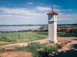 Jižní morava předkládá rozmanitou škálu kulturních, přírodních i technických památek, na své si přijdou i ctitelé moderní architektury a milovníci židovských památek. Jizni Morava Top Trendy