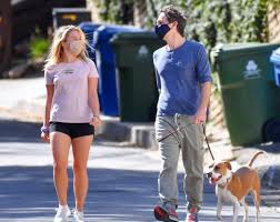 Florence pugh celebrated her 25th birthday with boyfriend zach braff. Zach Braff Provoked Rumours Of Marriage To Florence Pugh Free News