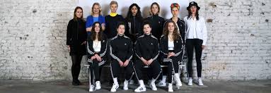 Während für österreich nicht einmal schätzungen vorliegen, werden in deutschland etwa 6.000 bis 10.000 personen vermutet. Xchange Adidas Originals Fur Kunst Aus Der Weiblichen Hand Overview Magazine