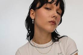 Elegancja, która przyciąga spojrzenia! Te kolczyki to nowość od marki Ania  Kruk. Wyraź siebie blaskiem cyrkonii!