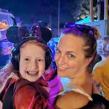 Does Port Orleans French Quarter pool provide life jackets?