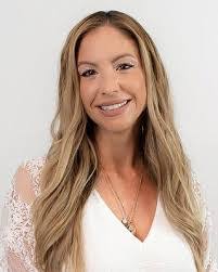 Mary Moonen's Instagram, Twitter & Facebook