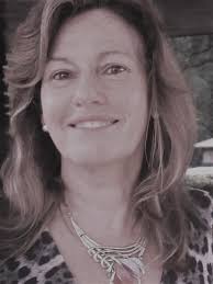 🌱 #BiografíasGenealógicas 🌿 Marylu Nicholls Sánchez-Carnerera, nació en  Medellín, en el Hospital San Vicente de Paúl, el martes 18 de enero de  1949. Hija de José Jaime Nicholls Arbeláez y Marilú Sánchez-Carnerera Páez.  👇🧵