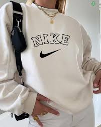 ✨algo mas que amistad✨ ♡‿♡. Vintage Nike Spellout Sweatshirt Nike Sweatshirt Nike Logo Etsy In 2021 Retro Outfits Cute Casual Outfits Tomboy Style Outfits