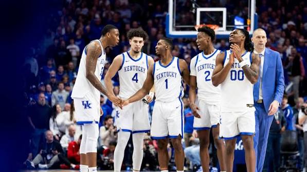 Kentucky Men's Basketball moves to No. 4 in AP Top 25 Poll