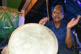 Sekilas mirip dengan gendang namun lebih kecil ukurannya. Coolturnesia