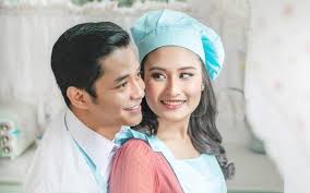 Discover angbeen rishi's biography, age, height, physical stats, dating/affairs, family and career updates. Umumkan Kehamilan Ini 5 Potret Kebersamaan Adly Fairuz Dan Angbeen Rishi Kumparan Com