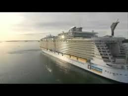 Dann laufen luna und allure gleichzeitig aus! The Rivals Oasis Of The Seas Vs Queen Mary 2 Youtube