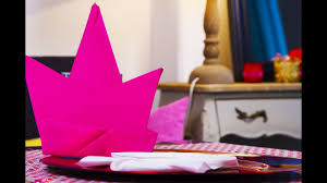 Pliage serviette papier noel plier serviette de table pliage serviette papier facile serviettes en tissu pliage serviette anniversaire comment ▷ 1001 + tutos et idées pour un pliage de serviette pour noël. Comment Faire Une Couronne Avec Une Serviette En Papier Youtube