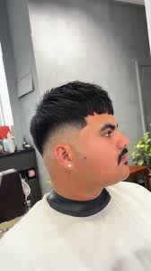 Desvanecimiento medio de la piel, Crop  texturizado‼..........#melbournebarber #ikigaibarbers #texturedfringe #jrl  #babyliss #andis #oneshotawards #barberconnect #melb #skinfade #fyp  #explore ...