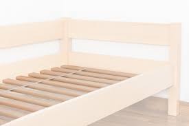 Grâce à ses doubles rotules caoutchouc, ce sommier doubles à lattes dit morphologique contribue à réduire les points de pression exercés par votre corps sur votre matelas, il vous apporte un confort de couchage supplémentaire. Sommier A Lattes Dimensions 120 X 200 Cm