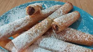 Prendete un foglio di pasta fillo, spennellatelo di olio, cospargetelo con un po' di zucchero di canna e spolveratelo di cannella. Ricetta Pasta Fillo E Nutella Una Dolcissima Merenda