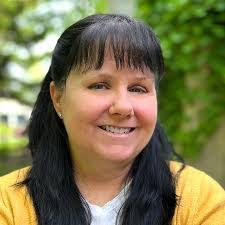 Stephanie Hallman's Instagram, Twitter & Facebook