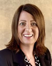 Kari Peters's Instagram, Twitter & Facebook