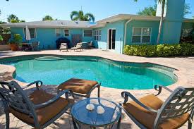 Experience the finest quality of amenities, decor, cleanliness and professionally laundered. Pet Friendly Vacation Rentals In Clearwater Beach Fl Bringfido