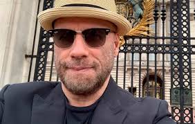 John Travolta posa com os filhos mais novos no Instagram