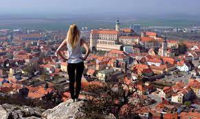 It is located directly on the mikulov's historic buildings, such as mikulov castle, and the surrounding wine country draw tourists. Mikulov Hevlin Laa Mikulov Bikemap Deine Radrouten