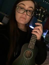 Hello everyone! Would anyone like to learn the basics of playing the  Ukulele? Comment or DM me for a free lesson! 🎶🎸