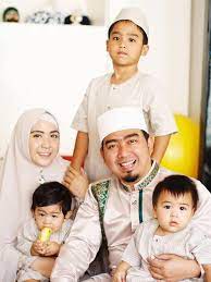 Kali pertama, ustad solmed dikenal saat menjadi juara umum di lomba pidato dan ceramah nasional di masjid istiqlal (2000). Diminta Menikah Lagi Oleh April Jasmine Ustaz Solmed Menolak Ramadan Liputan6 Com