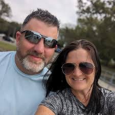 Kim Hettinger's Instagram, Twitter & Facebook