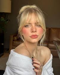 Savannah Daniel (savannaharobar)