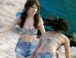Anna Kendrick And Aubrey Plaza In The Beach 8x10 Picture Celebrity Print |  eBay