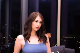 Lindsey Jade | UnRated Magazine - Music Entertainment - Veteran Run