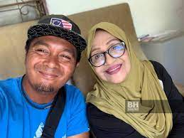 Anak sulung dari pasangan haji nawi bin mukri bersama hajah salmiah binti sidek ini dilahirkan pada 28hb jun 1953. Pitt Hanif Dikhuatiri Lemas Di Sungai Jelai