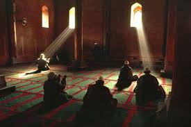 Rezeki, segala sesuatu yang kita dapatkan di dunia ataupun di akhirat. 3 Amalan Pembuka Rezeki Yang Diajarkan Rasulullah Saw