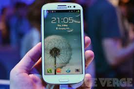 It's our definitive review of samsung's new international flagship, the galaxy s iii. Samsung Galaxy S Iii Hands On Video Pictures And Preview The Verge