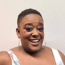 Roslyn Mayfield's Instagram, Twitter & Facebook