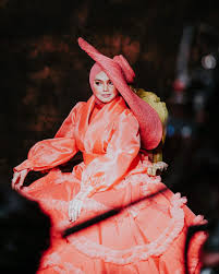 Siti nurhaliza bukan cinta biasa. Celebrity Sudah Lumrah Di Telinga Begini Chord Bukan Cinta Biasa Siti Nurhaliza