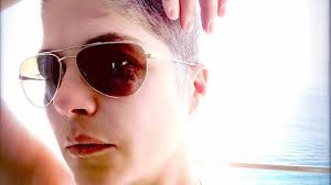 We would like to show you a description here but the site won't allow us. Nach Chemo Selma Blair Begeistert Mit Grauem Kurzhaar Look Promiflash De