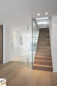 The villa has 2 amazing bedrooms. Eingang Innen Haus Modern Google Suche Eingangsbereichhausinnen Eingang Innen Eingang Innen Haus Modern Google Su Moderne Treppen Haus Design Modernes Haus