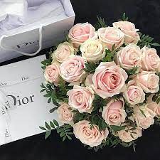 Haute Florist Luxury Flowers Hat Box Flowers Free Delivery Flower Delivery Uk Luxury Flowers Flower Delivery