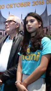 Film ini tayang kembali di rcti pada hari ini, senin 6 april 2020 pukul 16.45 wib spesial box office indonesia (boi). Blog By Anindita Review Film Me Vs Mami Ketika Ibu Dan Anak Tidak Pernah Kompak