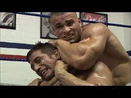 Zápasník mma karlos terminátor vémola v neskoro večer. Karlos Vemola Batters Alex Reid Youtube