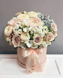 You Deserve This Floral Bouquet In Hat Box Centerpiece Beautiful Flower Arrangements Flowers Box Flower Bouquet Wedding