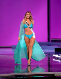 En el evento de trajes típicos, previo al certamen de miss universo, la representante de argentina, alina luz akselrad, recordó a diego armando maradona de una manera muy original. Njw2mnq1jj5rpm