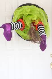 Bewitching witch halloween decor fun review for animated witch halloween decorations to haunt your house now! 23 Festive Halloween Witch Decor Diy Ideas