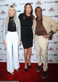 Ray charles leonard, known professionally as sugar ray leonard, is a celebrity from season 12 of dancing with the stars. Caitlyn Jenner And Sophia Hutchins Color Coordinate For Sugar Ray Leonard S Charity Boxing Bash Daily Mail Online