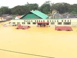 Kalau korang tengok gambar lagi satu kat bawah ni, sebijik macam kelantan kan? Hanya Di Kelate Kenangan Banjir Besar Di Kuala Krai Facebook