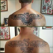 Three solid lines that spread downward from underneath the middle of her lower lip to her chin. Nathanemery Native Alaskan Tattoo Sf Native Alaskan Tattoo Sf