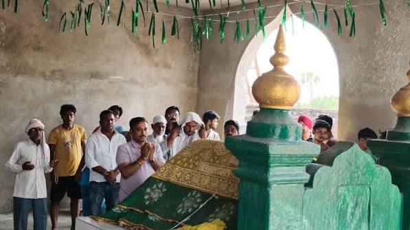 Gul-e-Ghaus Dargah