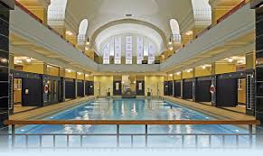 Mit Verschiedenen Becken Und Bereichen Bietet Das Jugendstilbad Darmstadt Jedem Besucher Etwas Das Historische Gebaude Macht Darmstadt Architektur Jugendstil