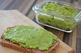 Klassischer Avocadoaufstrich Aus Nur 4 Zutaten Rezept Avocado Aufstrich Avocado Creme Gefullte Avocado