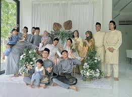 Orchestra dipimpin oleh datuk ramli ms. Muat Naik Foto Kahwin Semula Datin Alyah Kini Bukan Lagi Bibik Datuk Ramli Ms Hot Fm