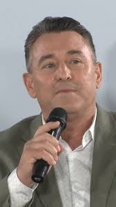 Rajt is-sengħa maħduma b'reqqa u namur. Ħadt gost niltaqa' ma' David Brincat,  statwatur, mhux biss tal-istatwi li tant naraw fil-knejjes tagħna, imma  jagħmel ukoll il-pasturi. Ambjent li kompla jpoġġi element festiv b'rabta