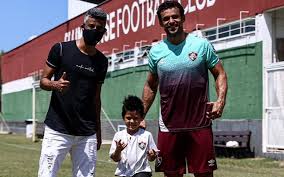 Veja mais ideias sobre fred fluminense, fluminense, fluminense football club. Virou A Casaca Leo Moura Leva Filho Para Conhecer Ct Do Fluminense E Aparece Ao Lado De Fred Flamengo Coluna Do Fla